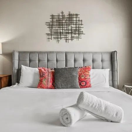 Ferienwohnung King Beds And Patio Dining In Atx West Campus Gem